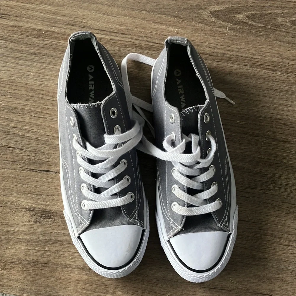 Air walk mint condition! - Picture 2 of 7